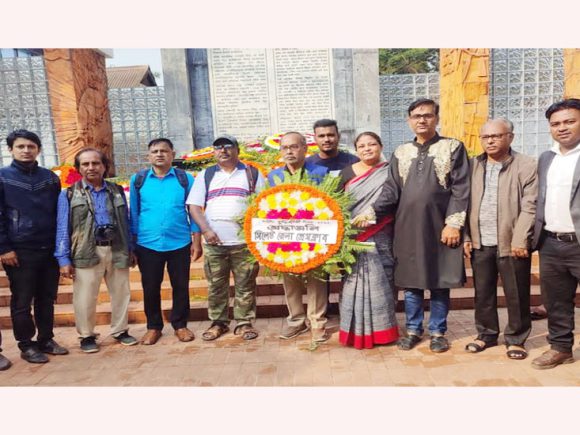 শহীদ বুদ্ধিজীবী দিবসে সিলেট জেলা প্রেসক্লাবের শ্রদ্ধাঞ্জলি অর্পন